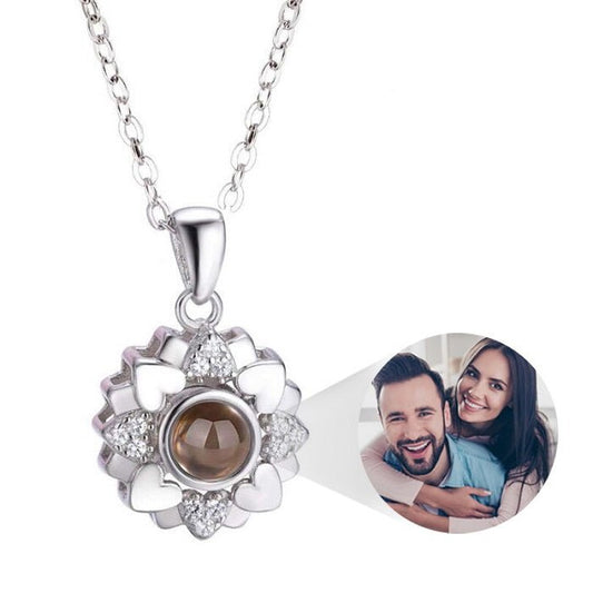 Collier personnalisé avec projection photo en forme de cœur et de fleur