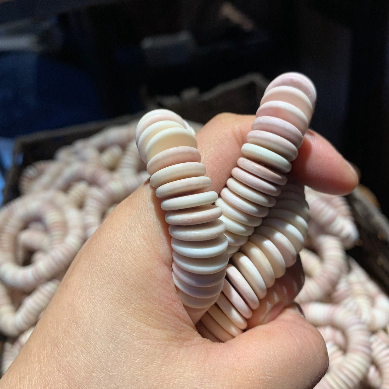 Pinkish White Camel Bone Flake Bracelet(14mm*3mm)