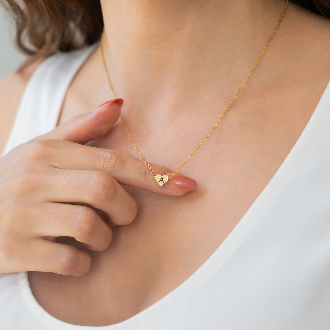 Collier initial en forme de cœur délicat