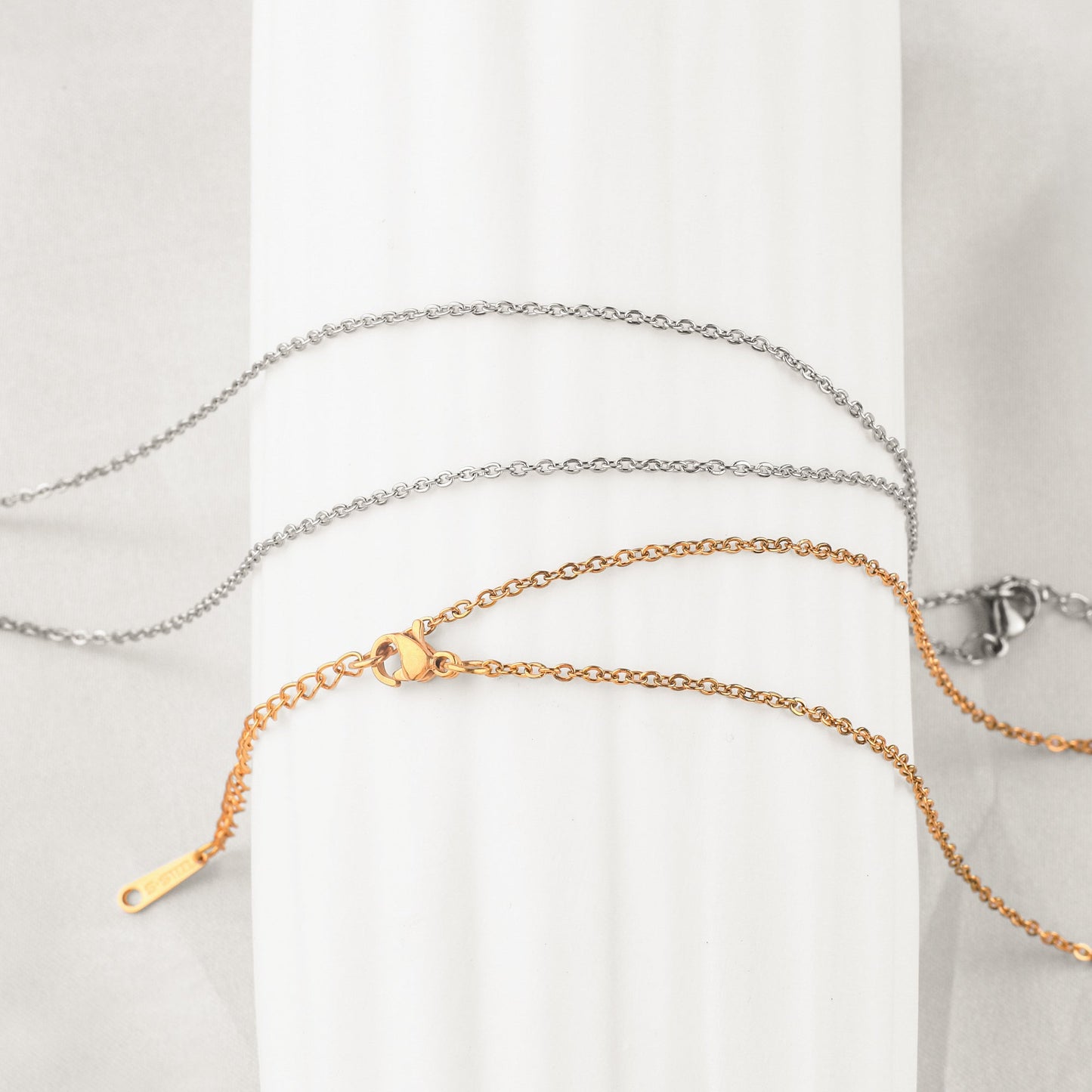 Collier initial en forme de cœur délicat