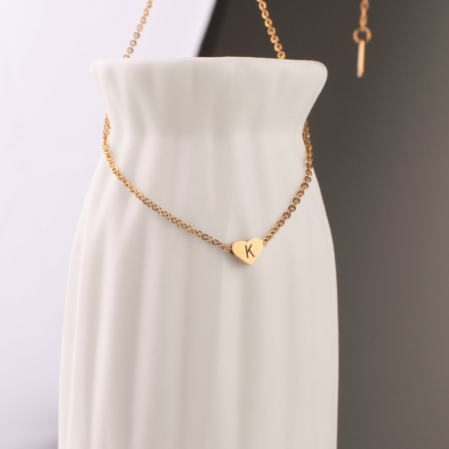 Collier initial en forme de cœur délicat