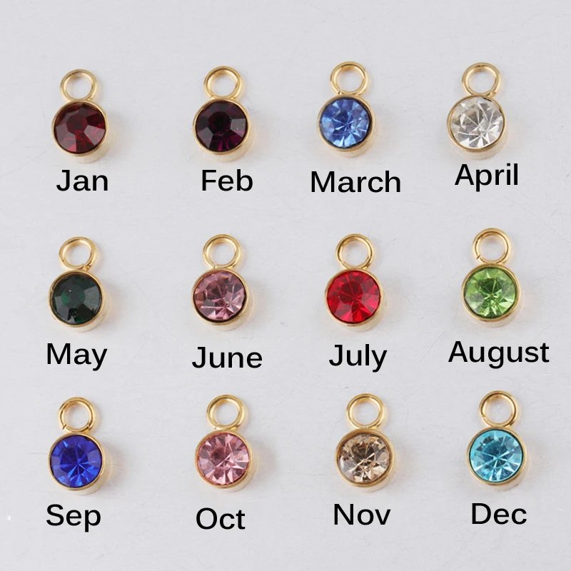 Collier avec initiales pendantes et pierre de naissance