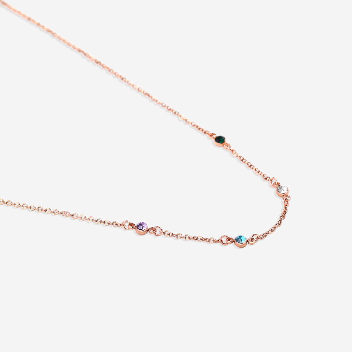 Collier délicat avec pierre de naissance