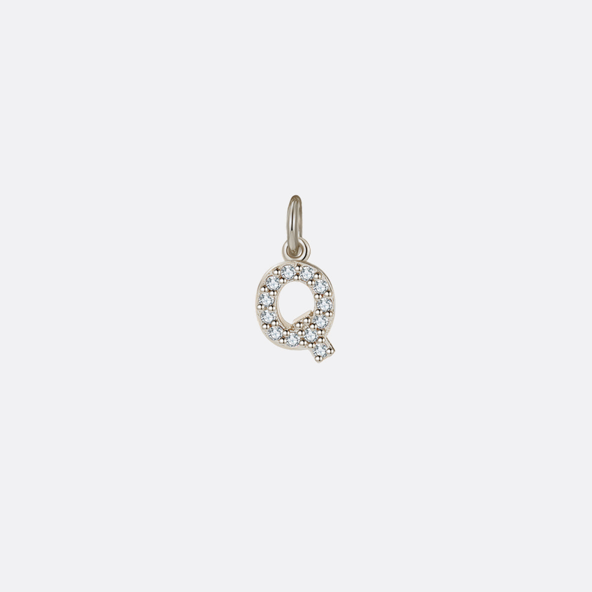 Charm initial pavé délicat