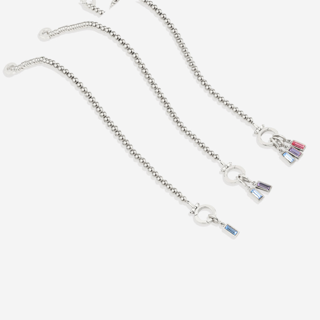 Bracelet à breloques en perles de menthe avec pierre de naissance