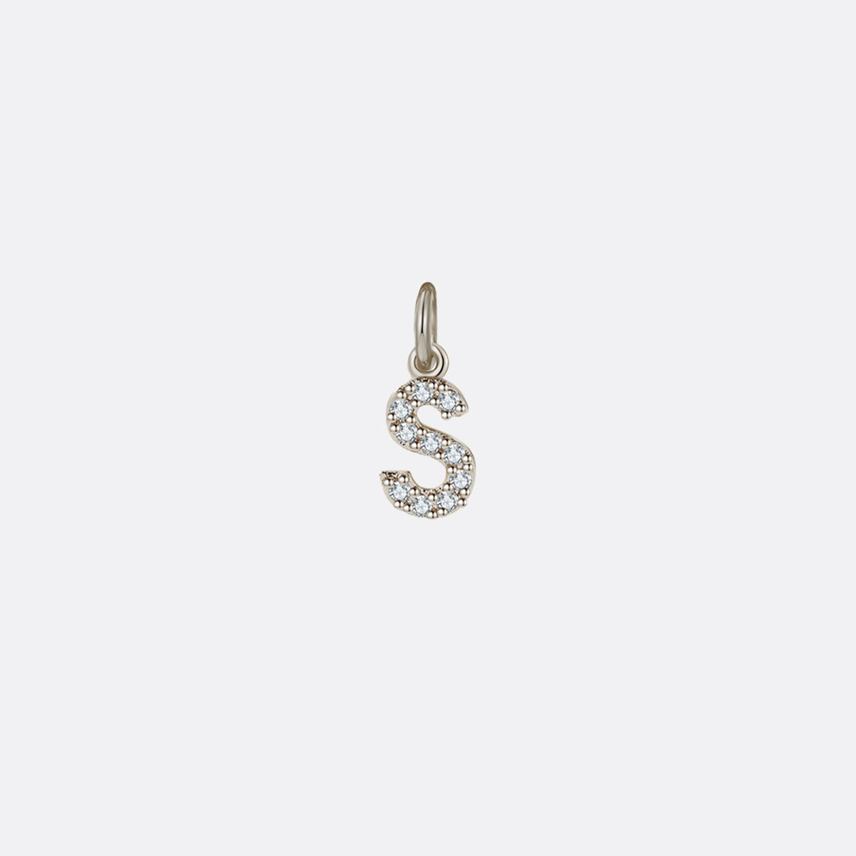 Charm initial pavé délicat