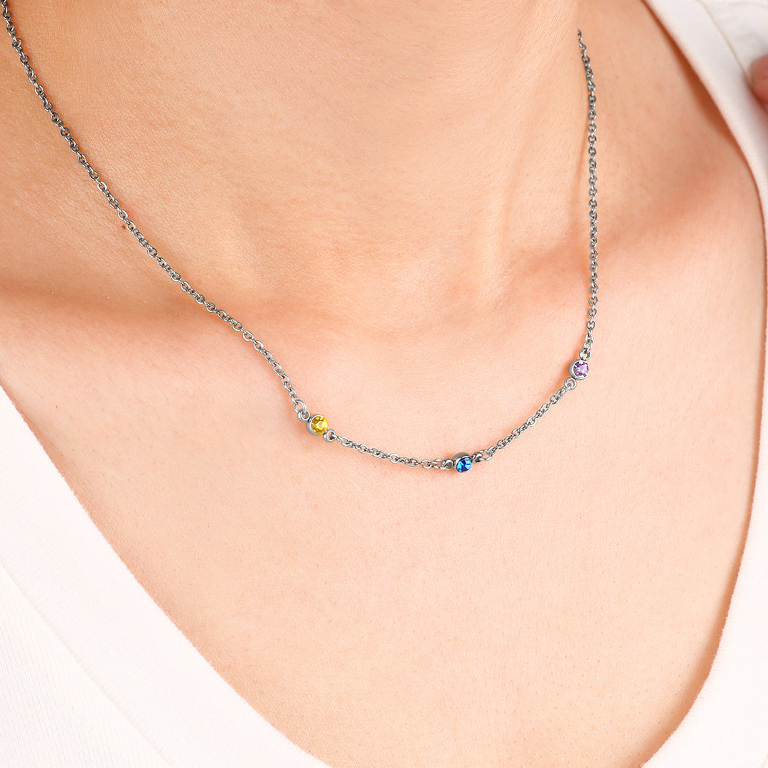 Collier délicat avec pierre de naissance