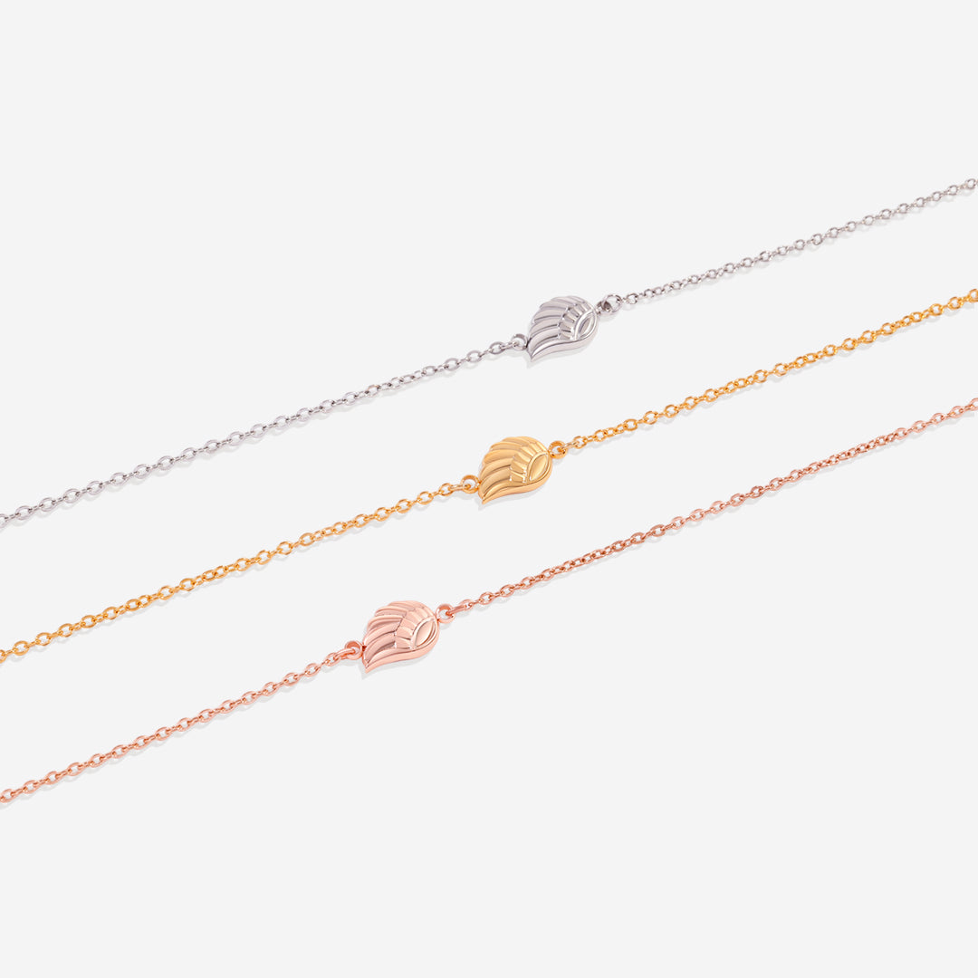 Collier délicat avec breloque aile d'ange