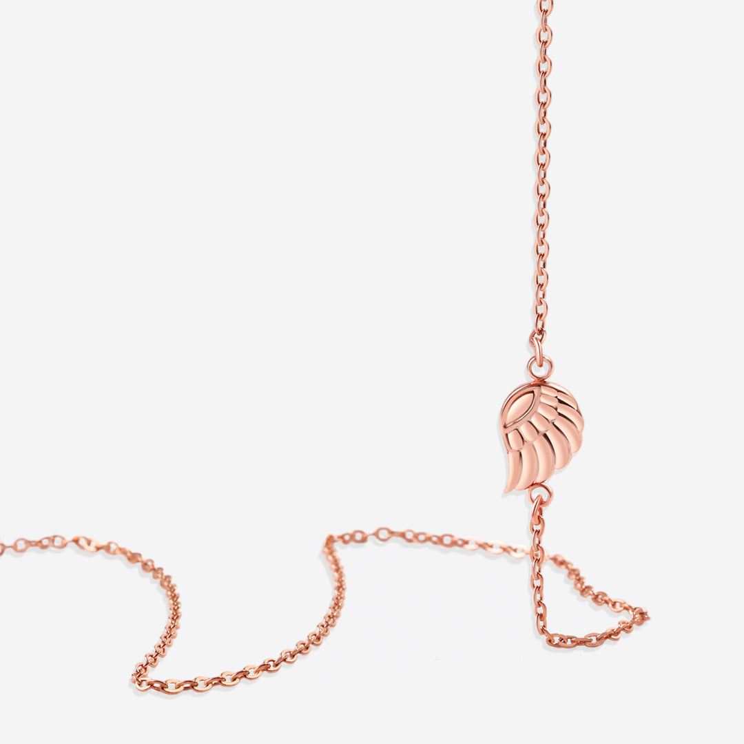 Collier délicat avec breloque aile d'ange