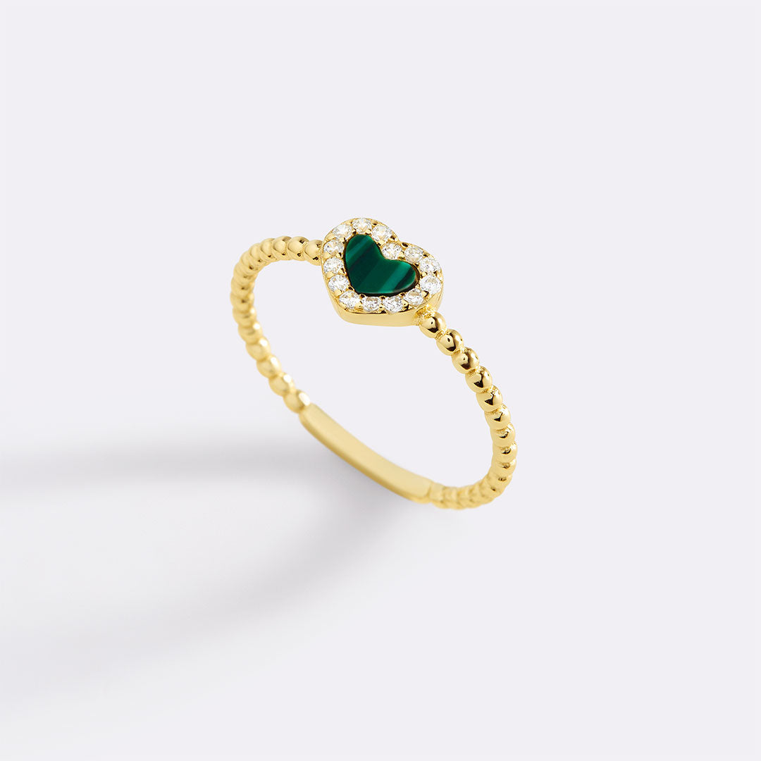Bague en forme de cœur avec petite pierre précieuse