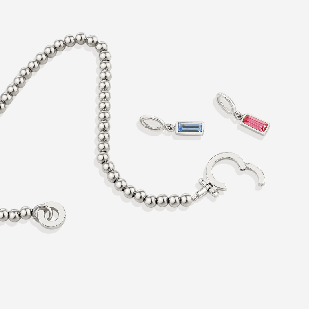 Bracelet à breloques en perles de menthe avec pierre de naissance