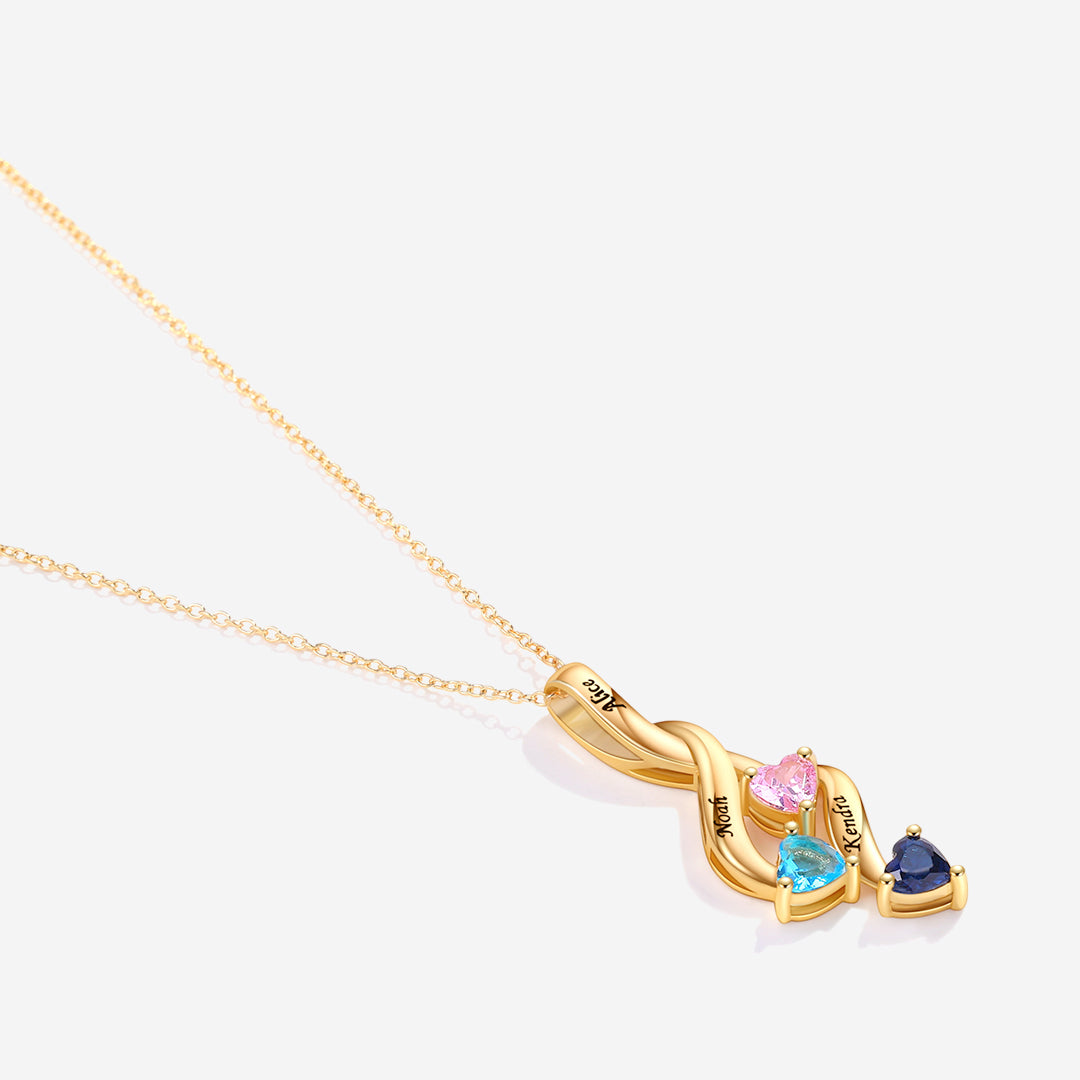 Collier avec pierre de naissance et cœurs familiaux