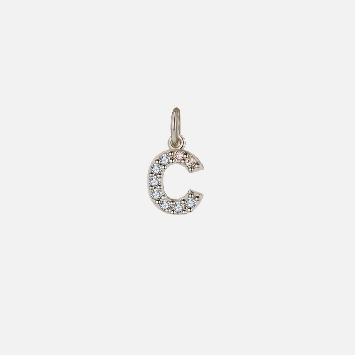 Charm initial pavé délicat