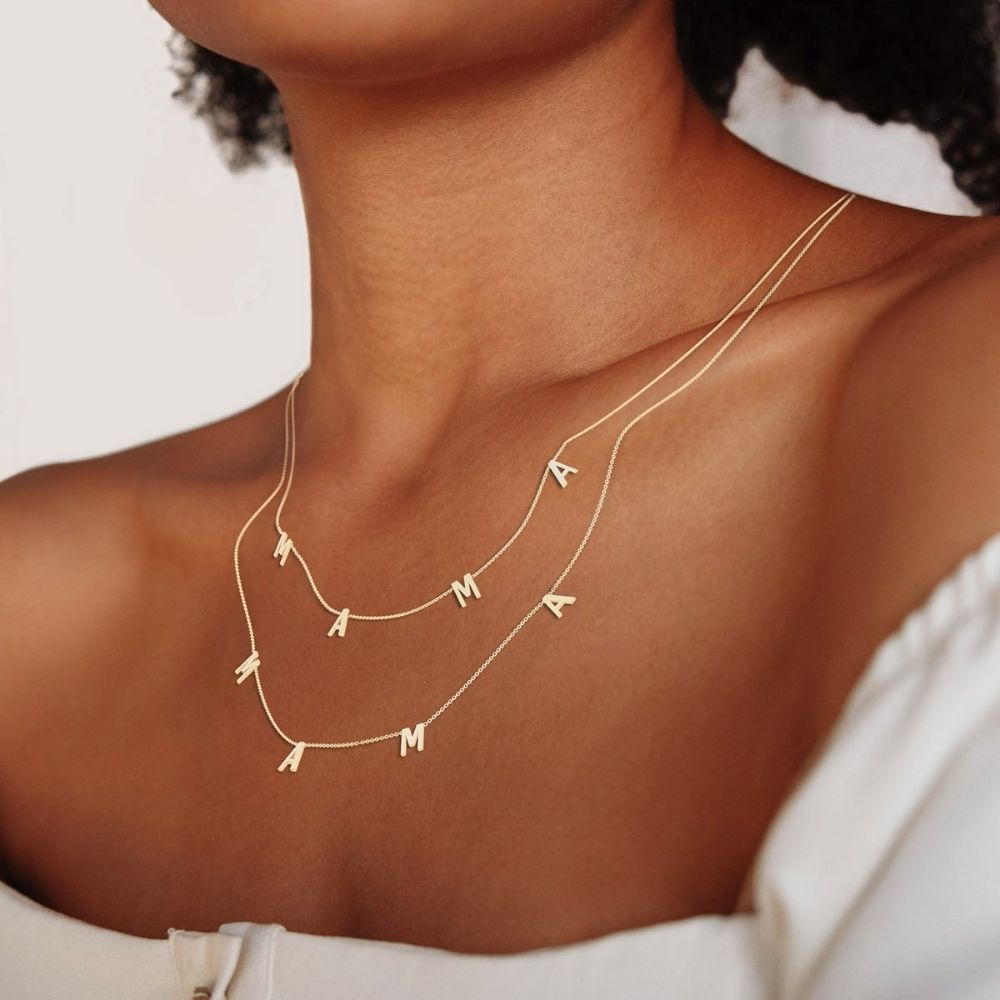 Le collier lettre MAMA