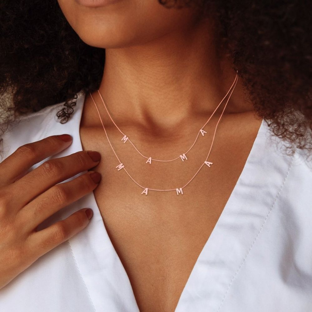 Le collier lettre MAMA