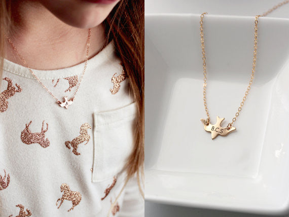 Collier oiseau gravé pour enfant