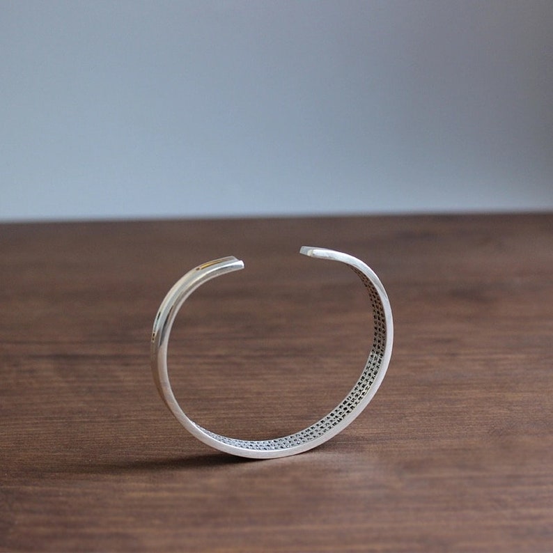 Das Herz-Sutra-Armband, tibetisches Silber, Armreif, Meditation, buddhistisches Armband
