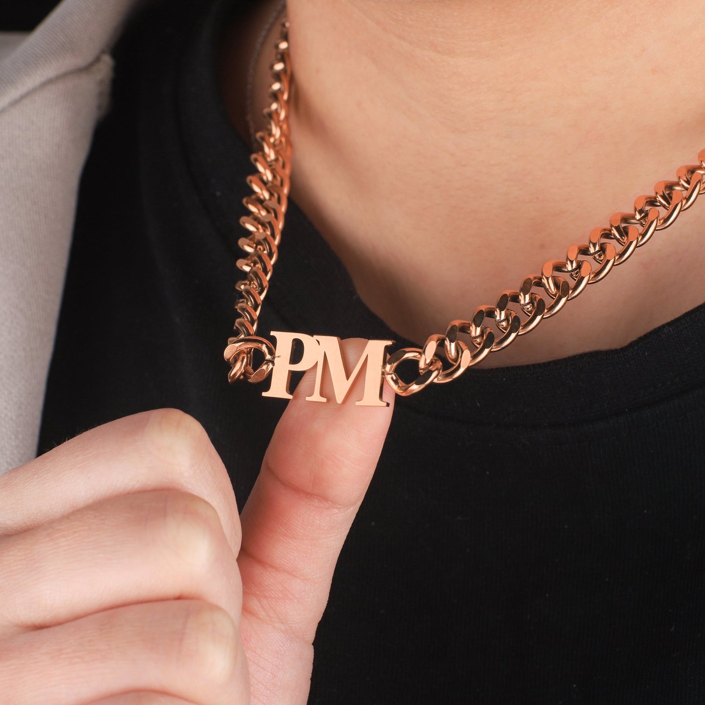 Collier ras du cou initial