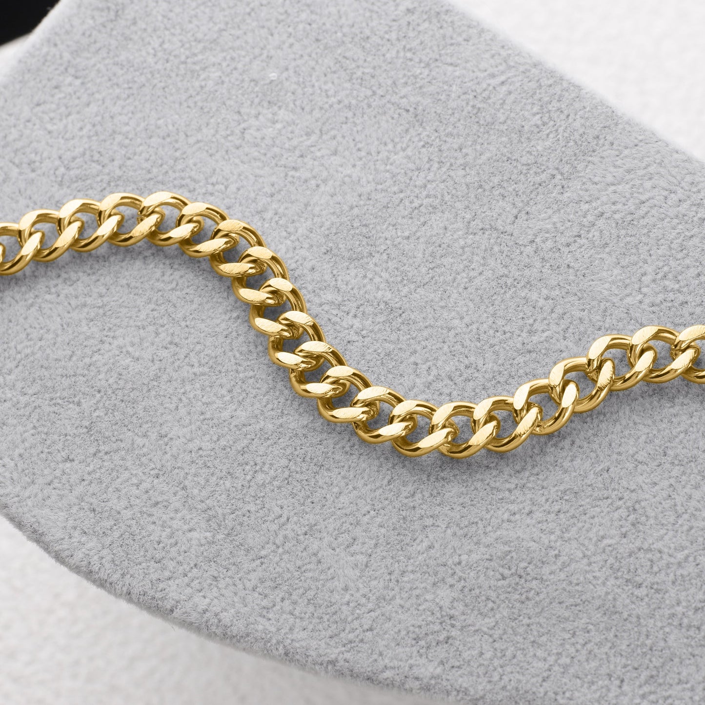 Collier ras du cou initial