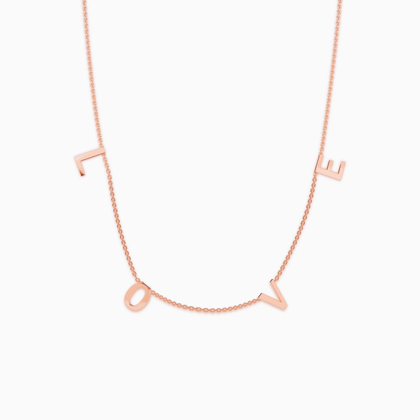 Le collier lettre LOVE