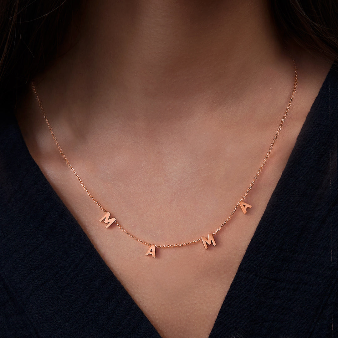 Le collier lettre MAMA