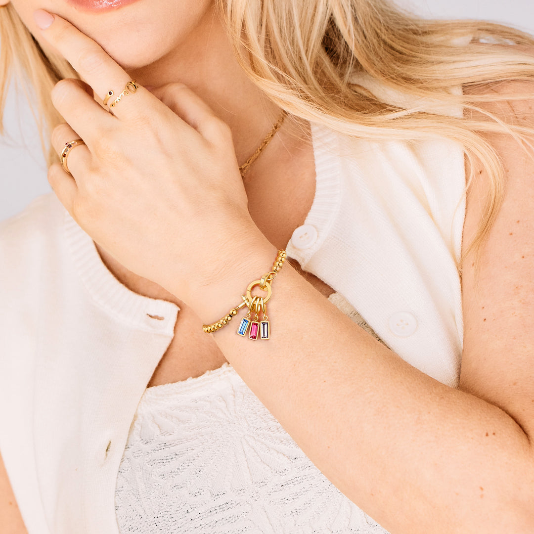 Bracelet à breloques en perles de menthe avec pierre de naissance