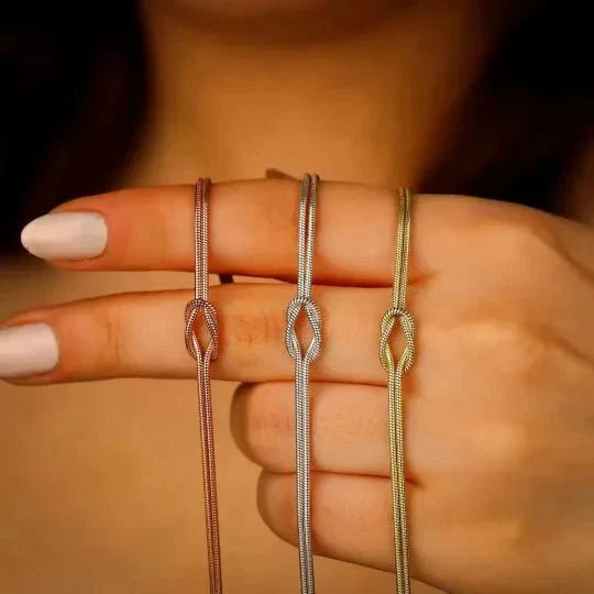 Colliers à nœuds mère-fille, lien éternel