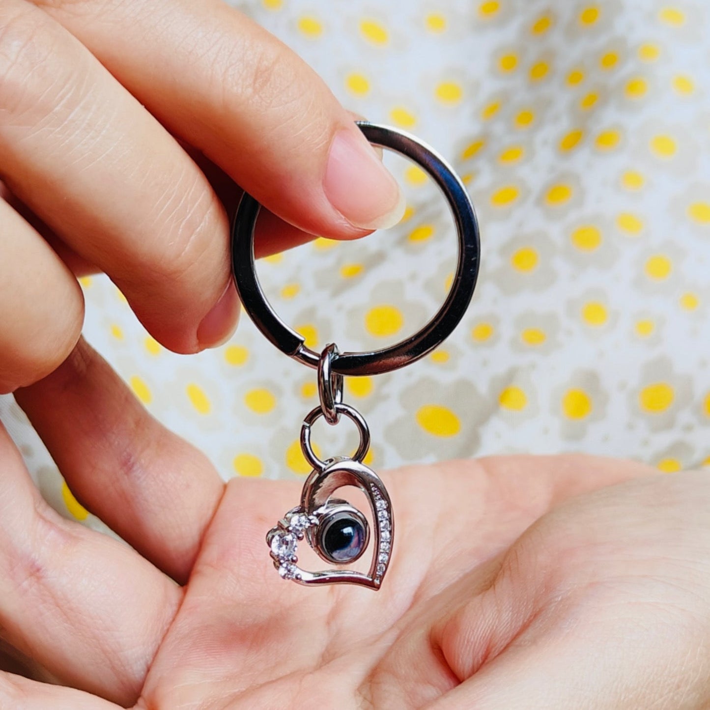 Porte-clés photo personnalisé en argent sterling avec projection en forme de cœur