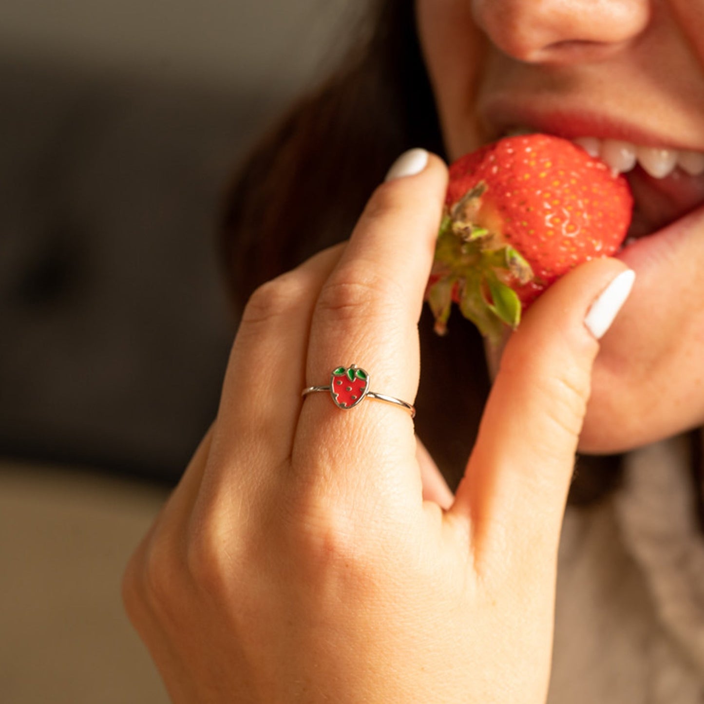 Bague fraise en émail