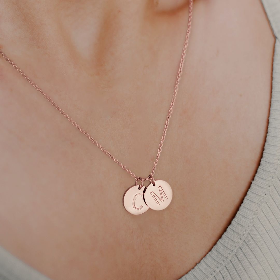 Collier délicat avec disque initial