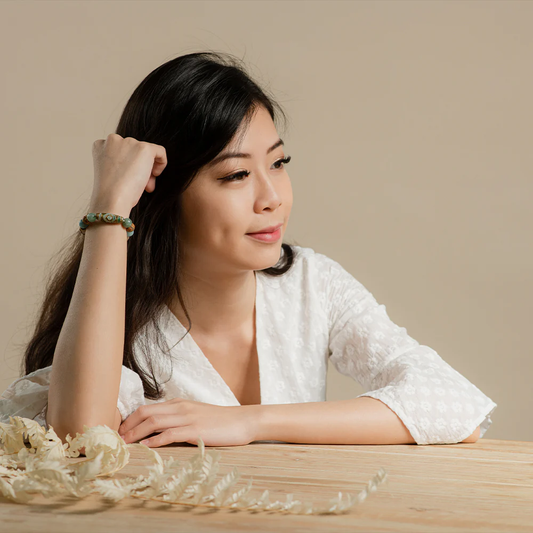 How to Choose the Perfect Jewelry for a Red Dress