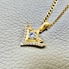 A Golden Bond: The Power of a Diamond Pendant Necklace