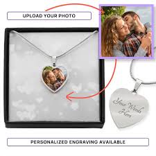 A Personal Keepsake: The Power of Photo Pendant Necklaces