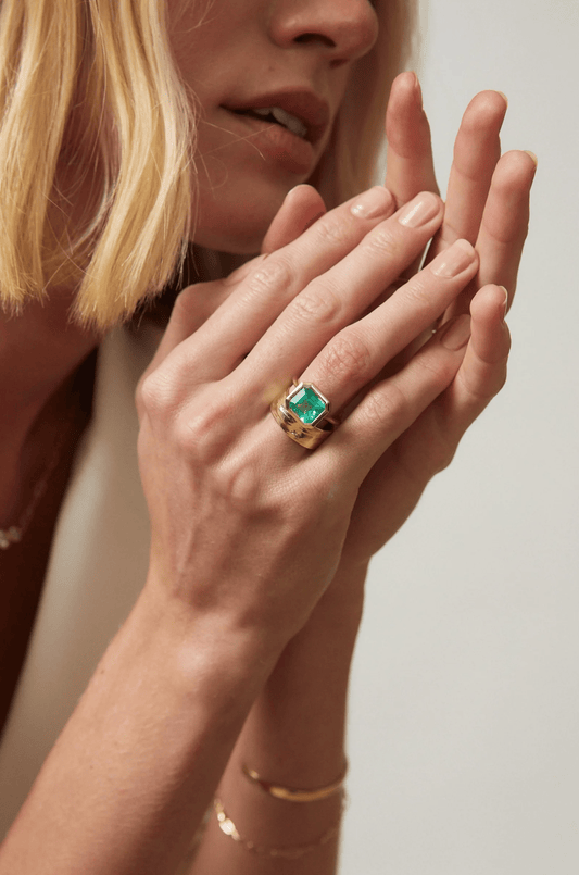 Capturing Elegance: The Emerald Gold Ring in Photography Trends