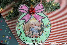 Capturing Memories: The 2023 Photo Ornament Trend