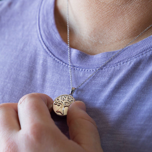 Carrying Love in Motion: Dogs Ashes in Necklace