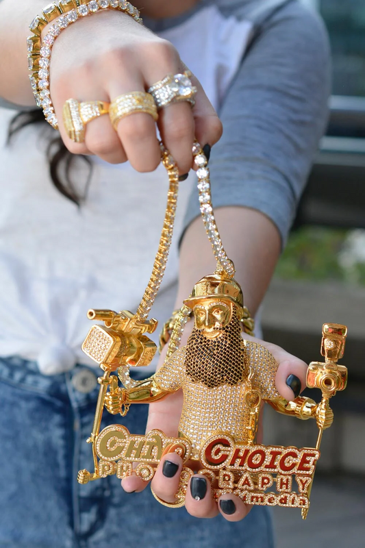 Celebrate Individuality with Custom Pendants and Chains