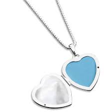 Cherishing Memories: The Emotional Journey of a Photo Locket Necklace