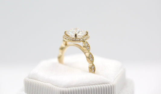 Crafting Love: Personalized Lab-Grown Diamond Engagement Rings