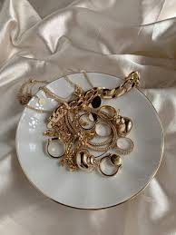 Golden Stories: The Timeless Charm of a 14-Karat Necklace