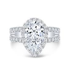 Innovative Expressions: The Rise of Pear Diamond Rings