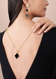 The Allure of the Gold Van Cleef Necklace: A Trend Beyond Time