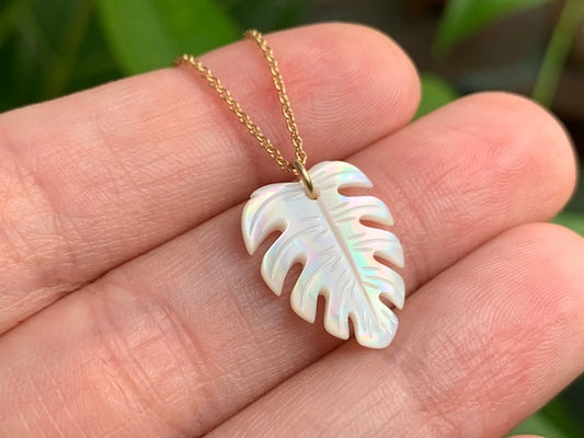 The Dainty Necklace: A Heartfelt Gift for Plant Lovers