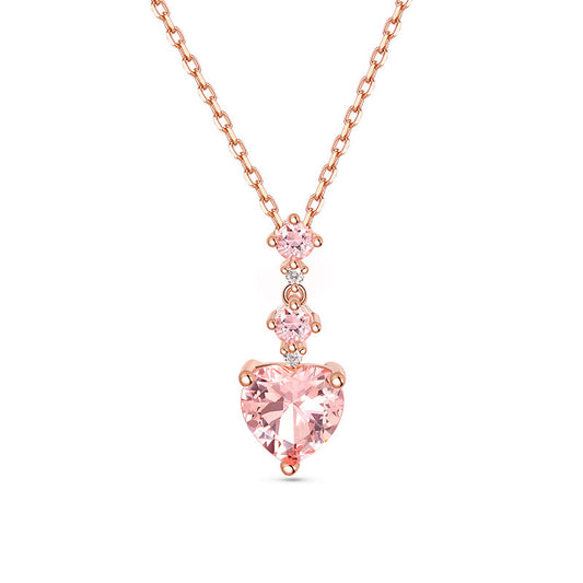 The Emotional Journey of Dainty Necklaces: A Personal Connection