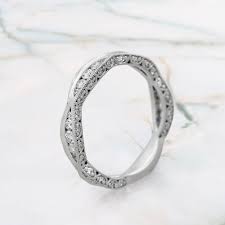 The Emotional Significance of Customized Wedding Rings for Women