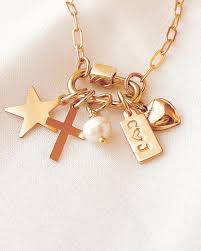 The Heartfelt Connection of Custom Gold Necklaces in Gift Design