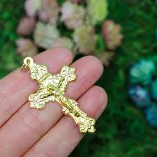 The Heartfelt Significance of the Gold Crucifix Necklace