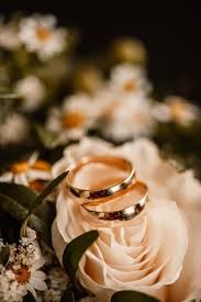 The Role of Flowers and Rings in Holiday Experiences