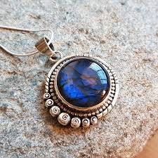 The Timeless Allure of Labradorite Necklace Design