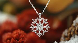 The Timeless Allure of Snowflake Necklaces: A Story of Beauty and Evolution